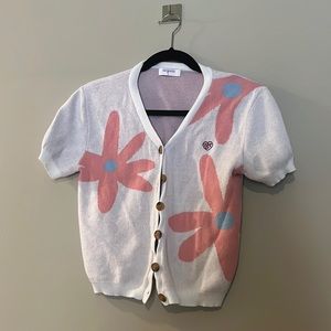 Knitted cardigan with short sleeves